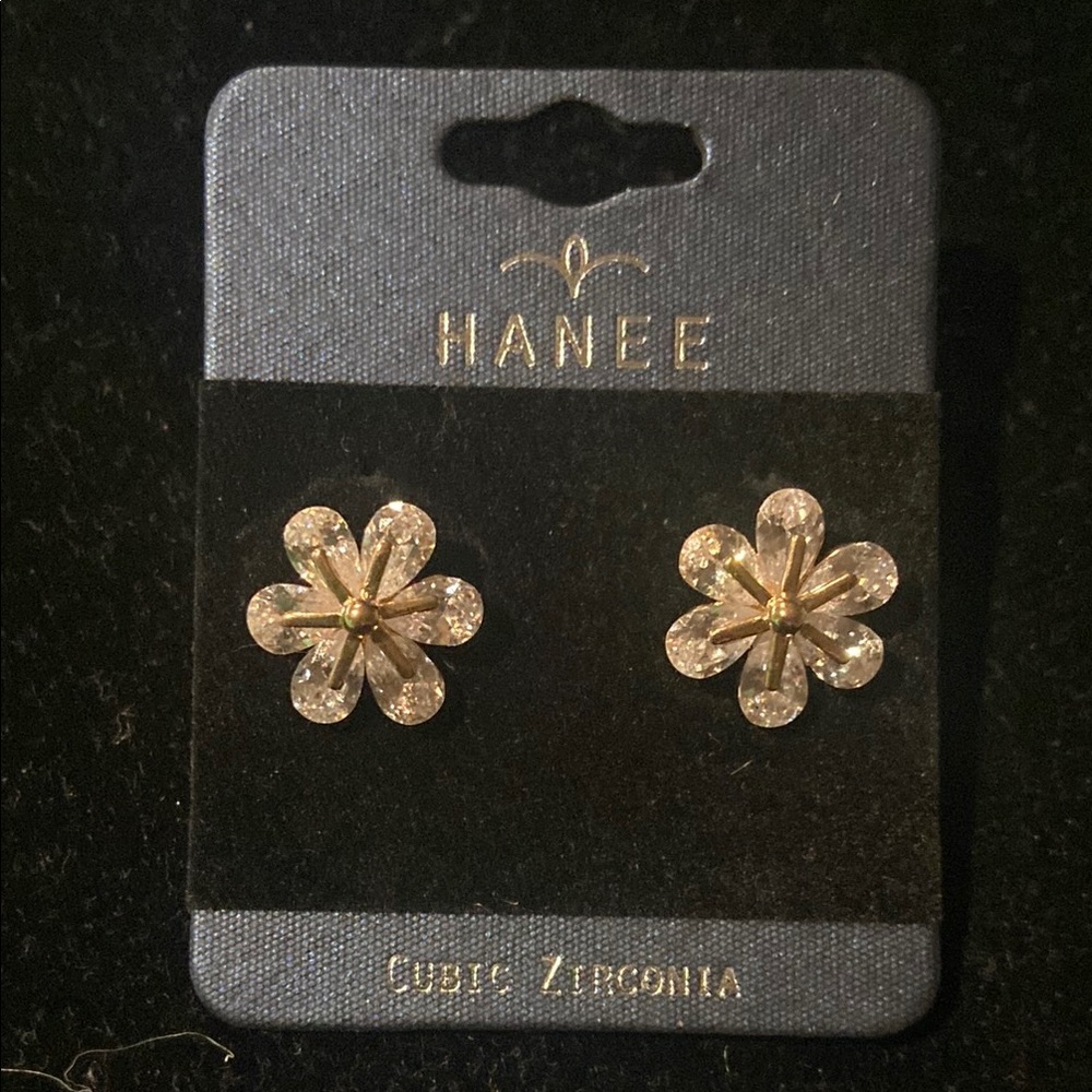 HANEE Cubic Zirconia Flower Earrings - Picture 1 of 3